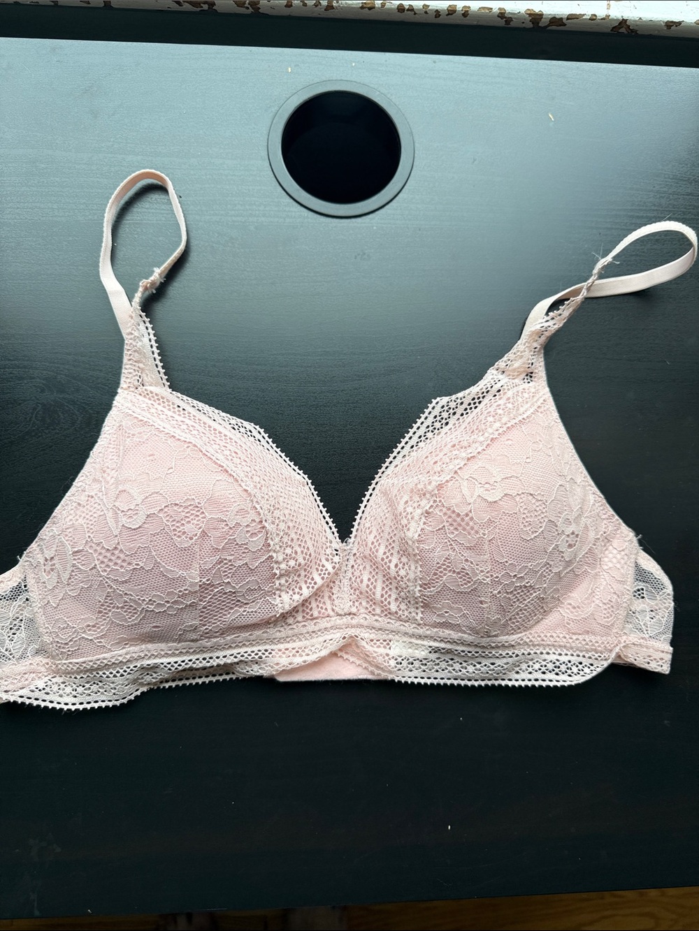 Delicate Lace Wireless Bralette in Pale Pink